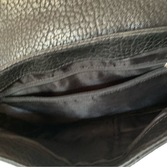 Guess Purse - Picture 3 of 3
